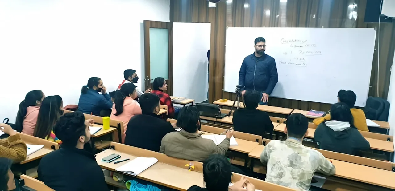 Students preparing for Class 9 and 10 at ISL Competitive Centre, Lajpat Nagar